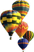vijf gekleurde hete lucht ballonnen in de lucht
